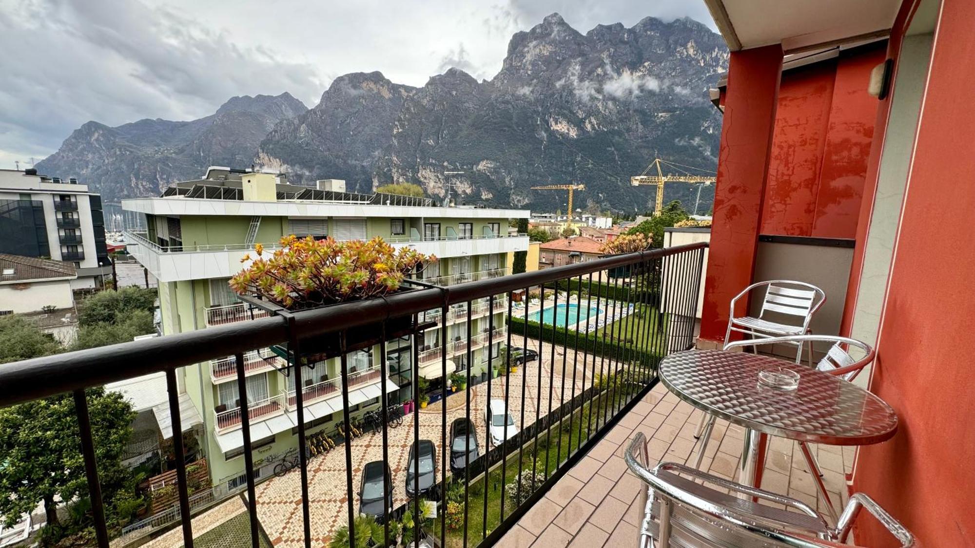 Hotel Royal Riva del Garda Ngoại thất bức ảnh