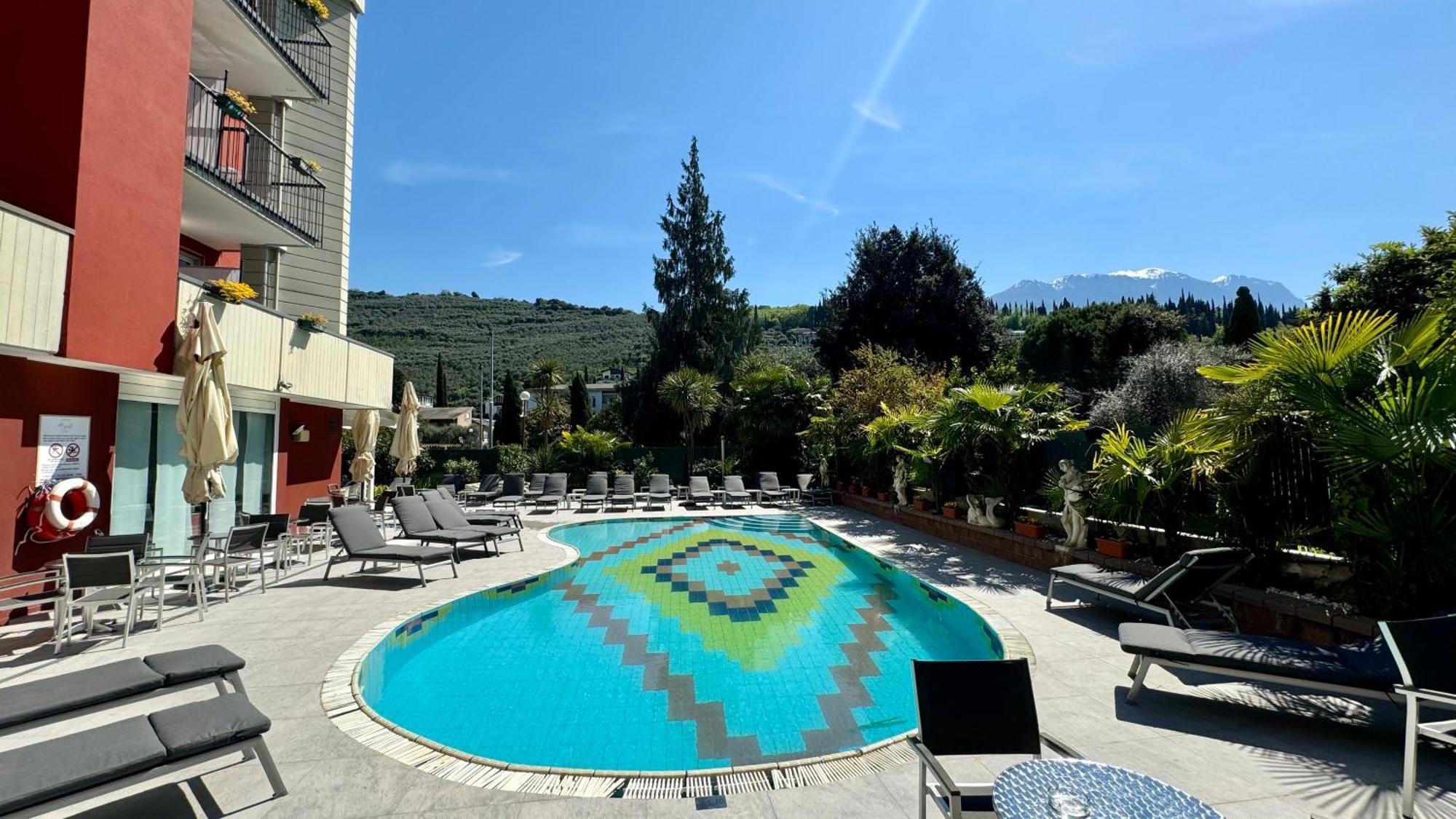Hotel Royal Riva del Garda Ngoại thất bức ảnh